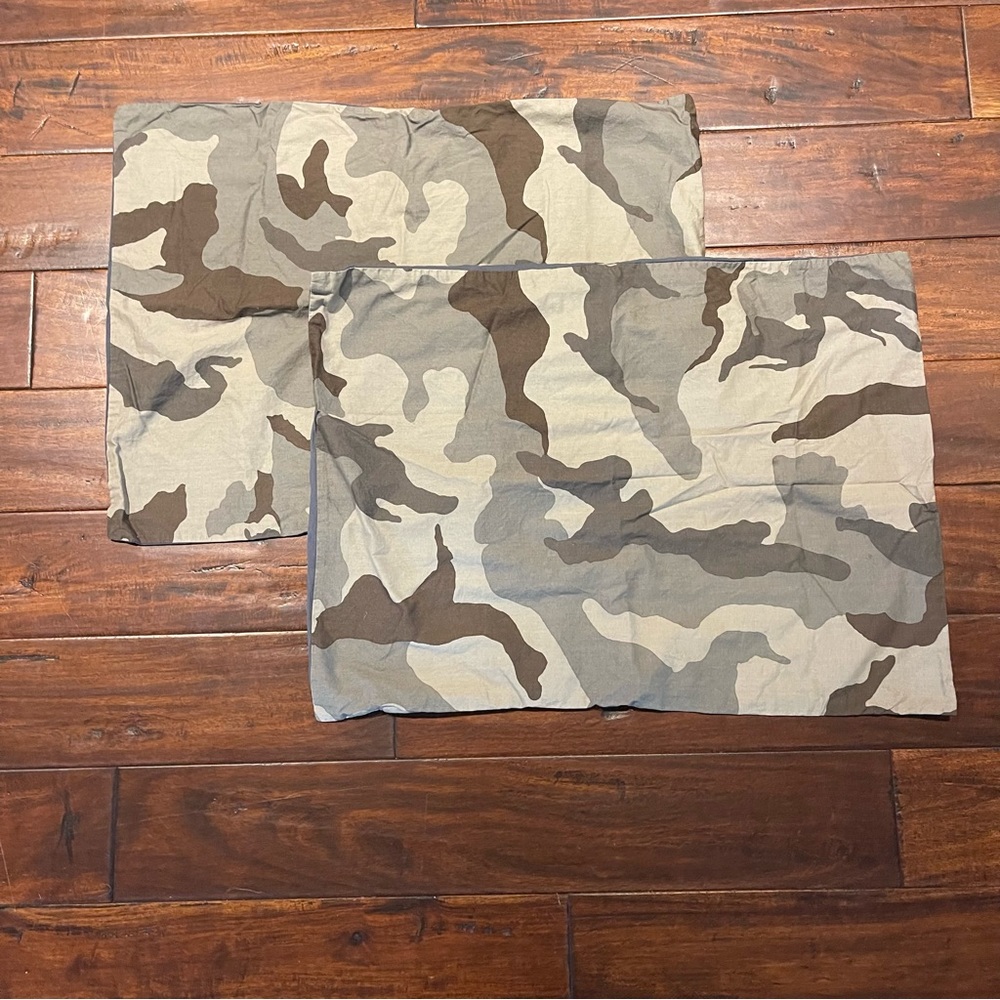 Mossimo camo standard shams